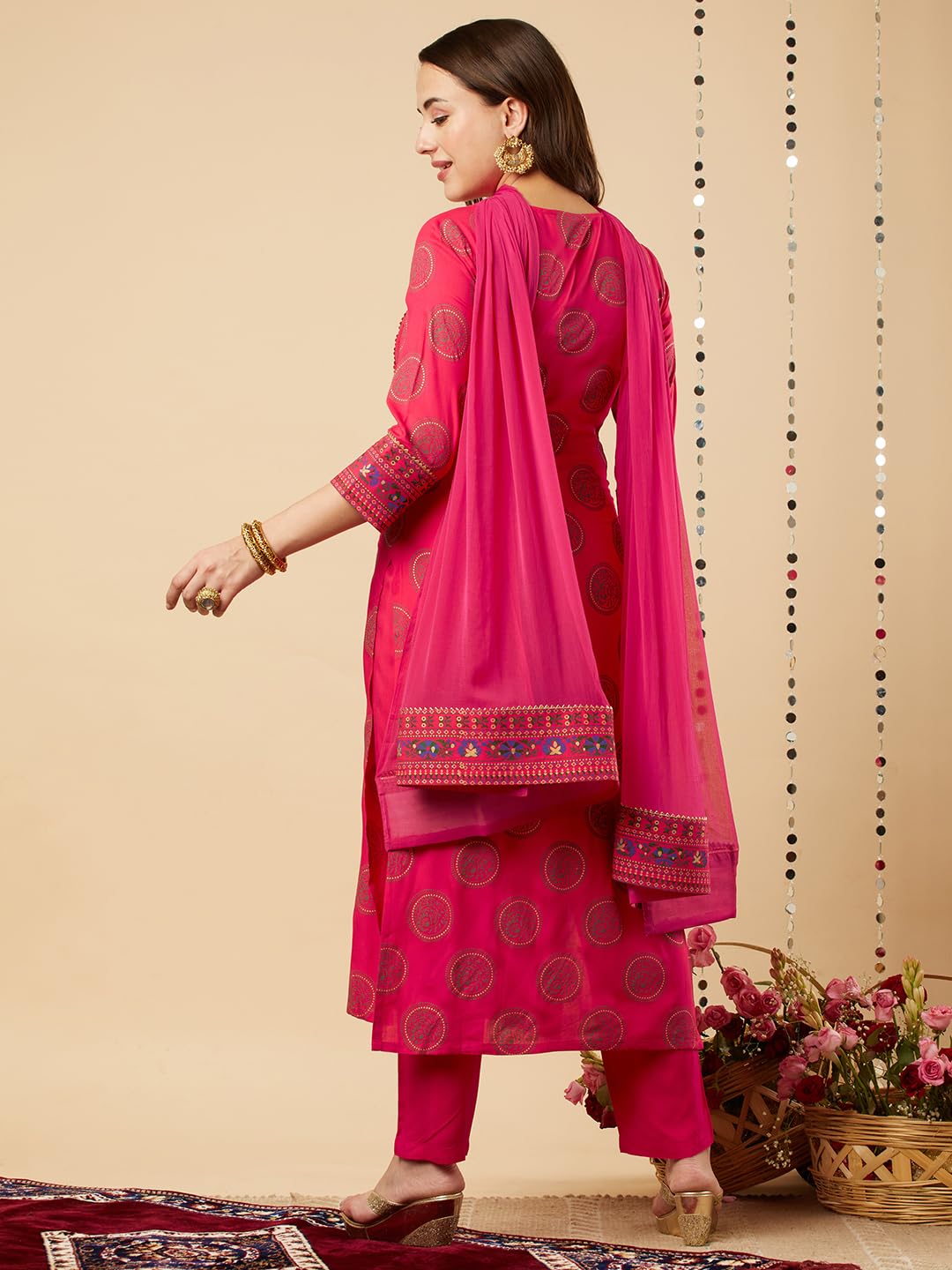 Women's Cotton Blend Printed Straight Kurta with Pant & Dupatta (NOV-Pink-GS_M_Pink_Medium)